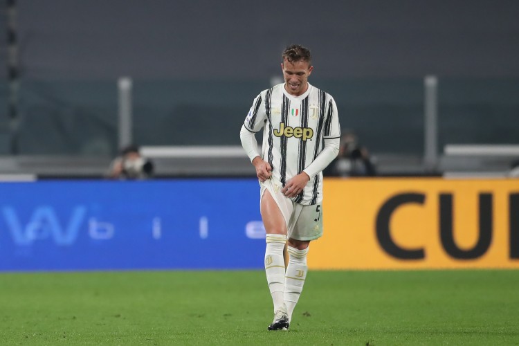 体育赛事-巴媒透露阿图尔周二前完成尤文解约，将加盟格雷米奥签约至2025年