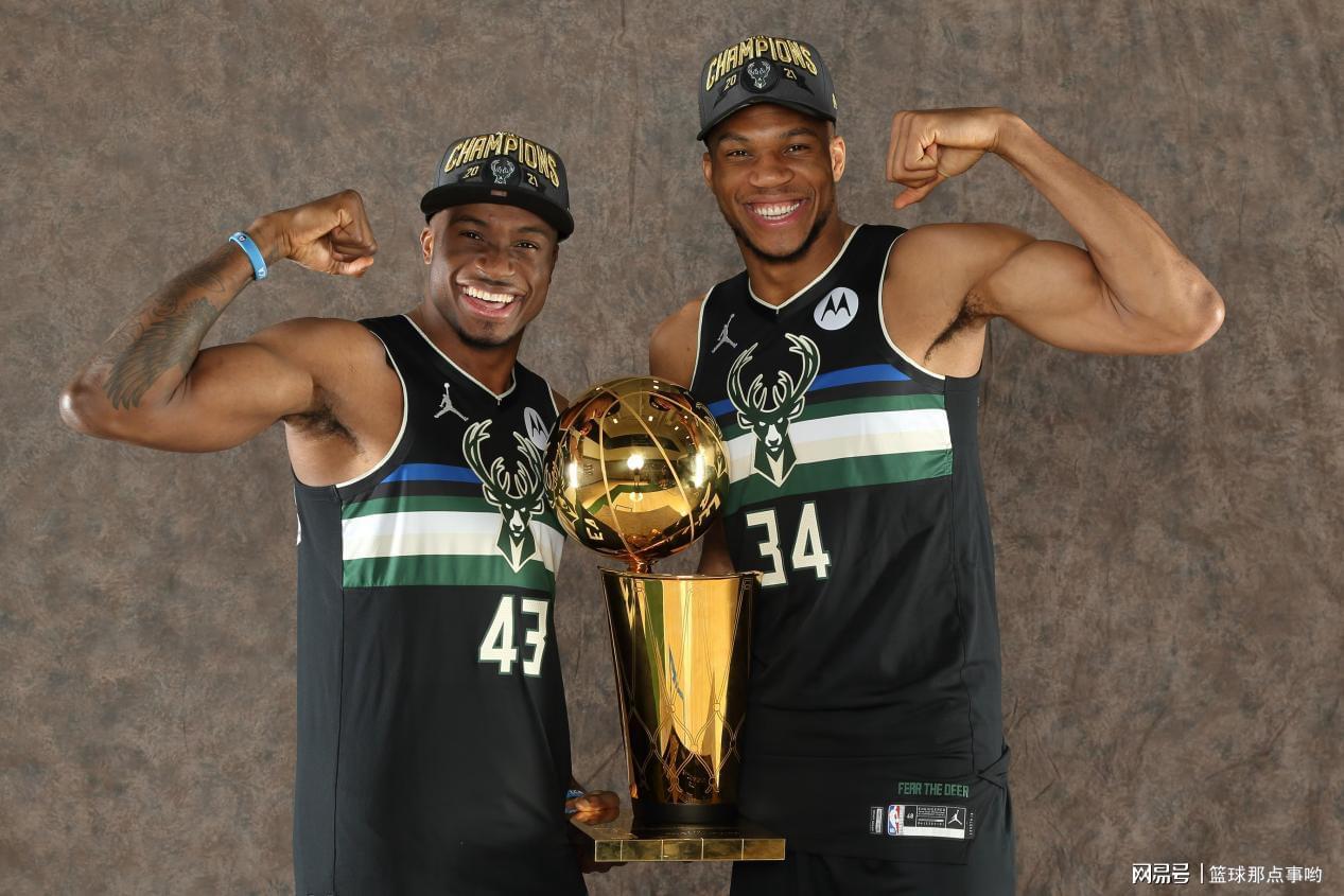 app下载-哥凭弟贵！萨纳西斯卷走雄鹿8547万！字母，你还缺哥哥吗？