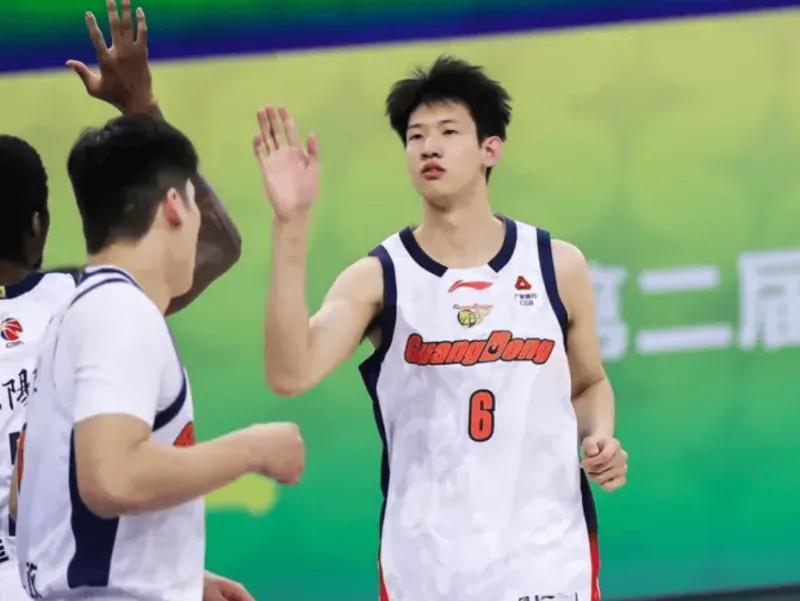 Kaiyun Sports-广东104-113上海1喜3忧！黄明依奇兵，内线+张皓嘉没法看！